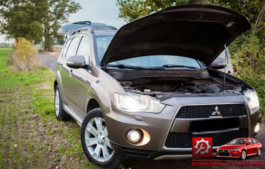 Aripa spate mitsubishi outlander 2011