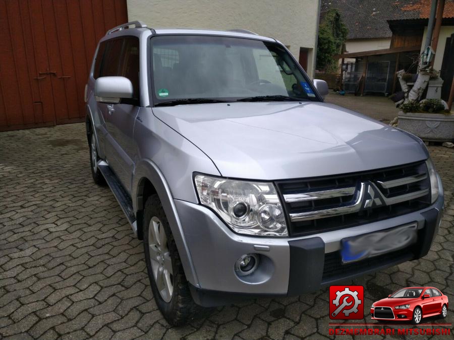 Aripa spate mitsubishi pajero 2009