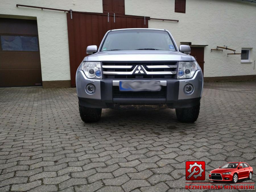 Luneta mitsubishi pajero 2010